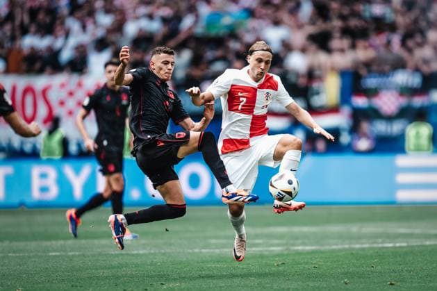 Soccer Men UEFA European Football Championship 2024 Group B Croatia v Albania 19 06 2024 v l Kristjan Asllani 21, Albania v Lovro Majer 7, Croatia Hamburg Volksparkstadion Hamburg Germany