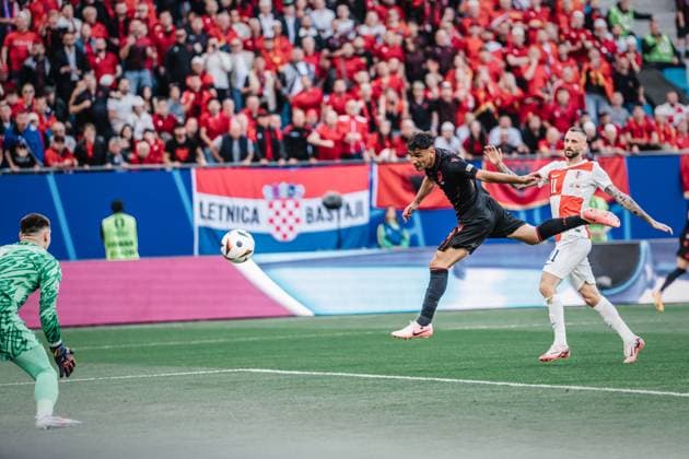 Soccer Men UEFA European Football Championship 2024 Group B Croatia vs Albania 19 06 2024 Qazim Laci 14, Albania heads the ball into the net for 1 0 Hamburg Volksparkstadion Hamburg Germany