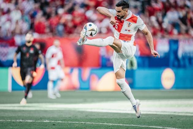 Soccer Men UEFA European Football Championship 2024 Group B Croatia vs Albania 19 06 2024 Josip Sutalo 6, Croatia takes the ball Hamburg Volksparkstadion Hamburg Germany