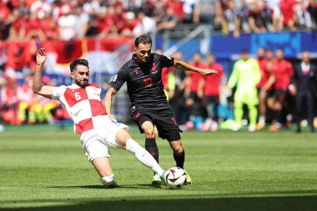 HAMBURG 19.06.2024 MECZ II RUNDA GRUPA B MISTRZOSTW EUROPY 2024: CHORWACJA - ALBANIA --- FIRST ROUND GROUP B UEFA EURO, EM, Europameisterschaft,Fussball 2024 MATCH: CROATIA - ALBANIA JOSIP SUTALO NEDIM BAJRAMI FOT. PIOTR KUCZA FOTOPYK NEWSPIX.PL --- Newspix.pl  240619PZK2033