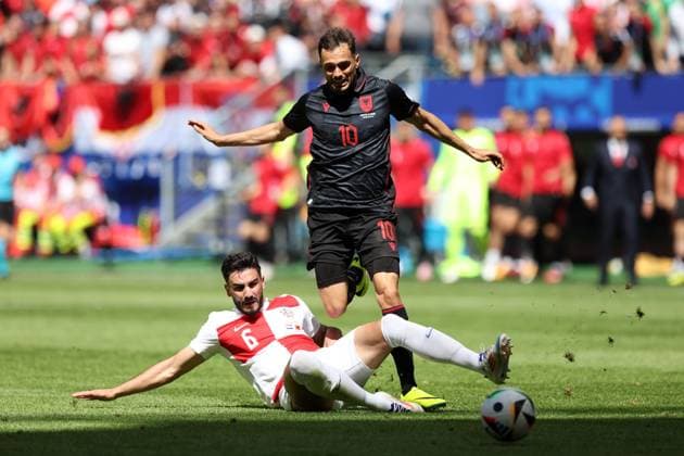 HAMBURG 19.06.2024 MECZ II RUNDA GRUPA B MISTRZOSTW EUROPY 2024: CHORWACJA - ALBANIA --- FIRST ROUND GROUP B UEFA EURO, EM, Europameisterschaft,Fussball 2024 MATCH: CROATIA - ALBANIA JOSIP SUTALO NEDIM BAJRAMI FOT. PIOTR KUCZA FOTOPYK NEWSPIX.PL --- Newspix.pl  240619PZK2034