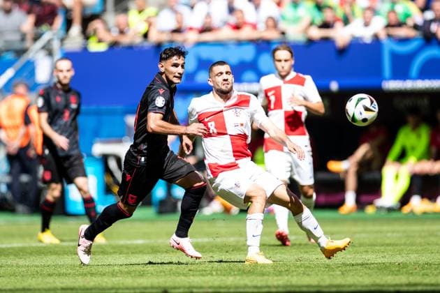 UEFA EURO 2024 Albania Croatia 19 06 2024 Mateo Kovacic Croatia, 8 , Qazim Laci Albania, 14 UEFA EURO 2024 Croatia Albania Volksparkstadion, Hamburg 19 06 2024 Copyright: xBEAUTIFULxSPORTS Buriakovx