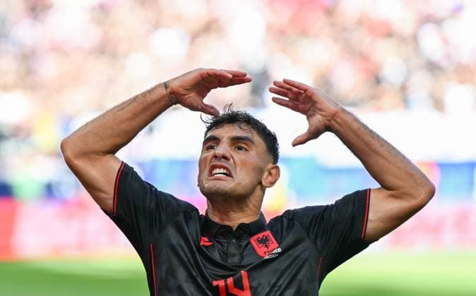 (240619) -- HAMBURG, June 19, 2024 -- Qazim Laci of Albania celebrates after scoring during the UEFA EURO, EM, Europameisterschaft,Fussball 2024 Group B match between Croatia and Albania in Hamburg, Germany on June 19, 2024. ) (SP)GERMANY-HAMBURG-FOOTBALL-EURO 2024-CROATIA VS ALBANIA XiaoxYijiu 