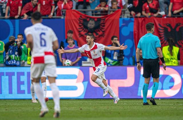 Football, Men, Season 2023 24, Euro 2024 Group B 2 Matchday in Hamburg, Croatia Albania, f l Josip Sutalo Croatia , Andrej Kramaric Croatia , cheering after scoring 1 1, 19 06 2024, Copyright: xSebastianxRäppold MatthiasxKochx