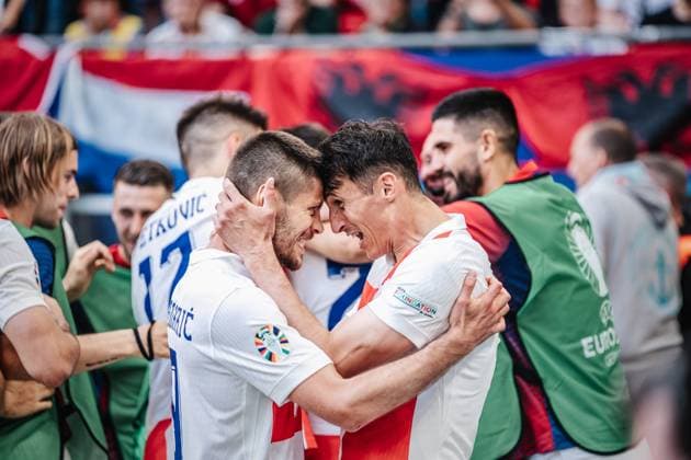 Soccer Men UEFA European Football Championship 2024 Group B Croatia vs Albania 19 06 2024 v l Andrej Kramaric 9, Croatia and Ante Budimir 16, Croatia cheer Hamburg Volksparkstadion Hamburg Germany