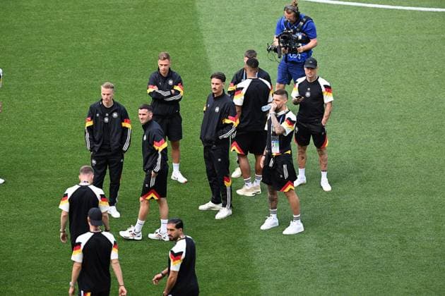 19 06 2024, xjhx, European Football Championship 2024, Germany Hungary emspor, v l Robin Koch German National Football Team DFB and Team UEFA REGULATIONS PROHIBIT ANY USE OF PHOTOGRAPHS as IMAGE SEQUENCES and or QUASI VIDEO Stuttgart