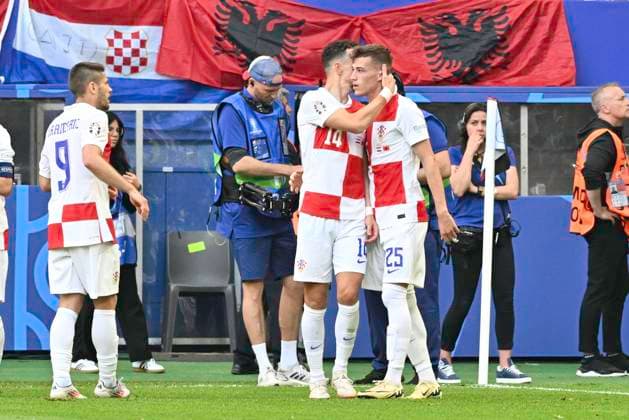GER, Euro 2024, Group B, Croatia HRV vs Albania ALB 19 06 2024, Volksparkstadion, GER, Euro 2024, Group B, Croatia HRV vs Albania ALB in picture Andrej Kramaric HRV 09 scores the goal to make it 2 1 for Croatia and cheers with the team nordphotoxGmbH xWitke nph00002