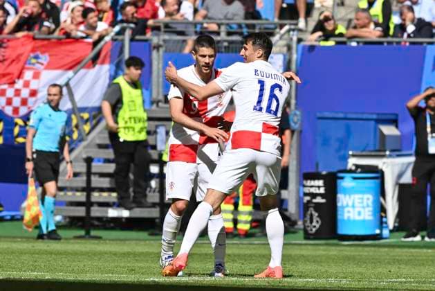GER, Euro 2024, Group B, Croatia HRV vs Albania ALB 19 06 2024, Volksparkstadion, GER, Euro 2024, Group B, Croatia HRV vs Albania ALB in picture Andrej Kramaric HRV 09 scores the equalizer to 1 1 for Croatia and cheers with the team nordphotoxGmbH xWitke nph00002