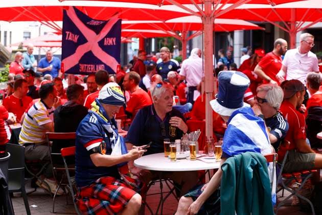 Scotland v Switzerland UEFA EURO, EM, Europameisterschaft,Fussball 2024 Group A Scotland fans and Switzerland fans ahead of the UEFA Euro 2024 Group A match between Scotland and Switzerland at RheinEnergieStadion, Cologne Copyright: xPaulxChestertonx FIL-20271-0002 UK Newspapers OUT