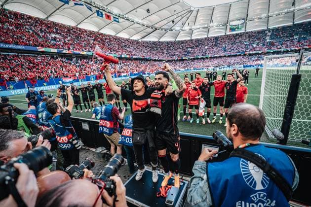 Soccer Men UEFA European Football Championship 2024 Group B Croatia vs Albania 19 06 2024 Elseid Hysaj 4, Albania celebrates with the fans Hamburg Volksparkstadion Hamburg Germany