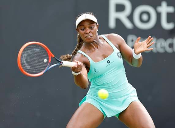 Sport Bilder des Tages 19th June 2024; Edgbaston Priory Club, Birmingham, England: Rothesay Tennis Classic Birmingham, Day 3; Sloane Stephens (USA) in her womens singles match against Elizabetta Cocciaretto (ITA)  ActionPlus12656841 RogerxEvans