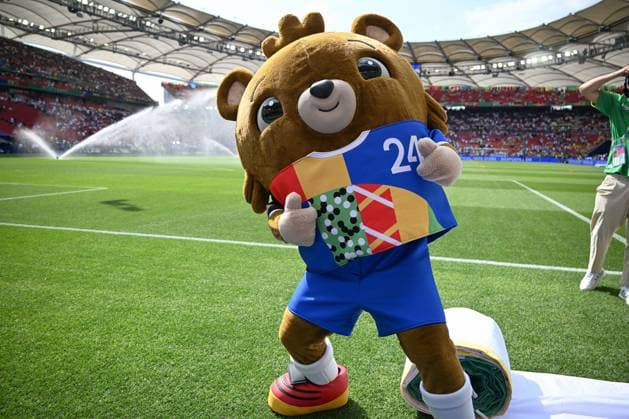 19 06 2024, xsltx, European Football Championship 2024, Germany Hungary emspor, v l mascot Albärt, Albaert, symbol photo, symbol image, symbol DFL DFB REGULATIONS PROHIBIT ANY USE OF PHOTOGRAPHS as IMAGE SEQUENCES and or QUASI VIDEO Stuttgart