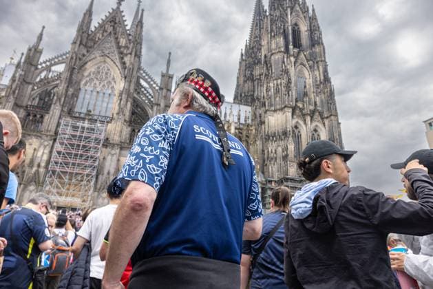 EM24 fan in Cologne, Scotland vs Switzerland Germany, Cologne on 19 06 2024 Scottish football fans in front of Cologne Cathedral