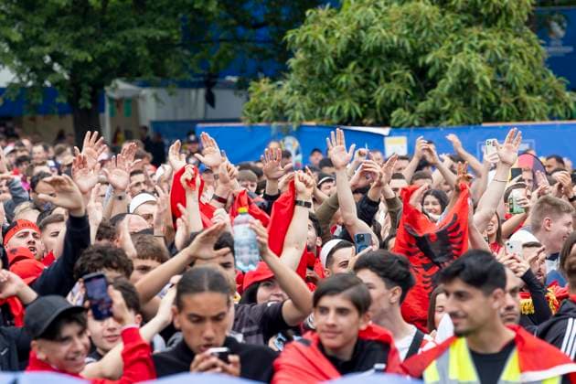 Fanzone Fan Mile Frankfurt am Main, 19 06 2024 Albanian fans sing and cheer and celebrate, Fanzone Fan Mile Frankfurt, Frankfurt am Main, Fanzone Fan Mile, 19 6 2024 Copyright: xBEAUTIFULxSPORTS Gawlikx