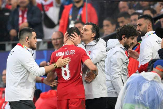 Substitution ARDA Gueler Güler TUR gets a kiss from coach Vincenzo MONTELLA TUR, Preliminary Round 1 Matchday, Group F, Match M11, Turkey TUR Georgia GEO 3 1, on 18 06 2024 in Dortmund Germany European Football Championship 2024 from 14 06 14 07 2024 in Germany Â