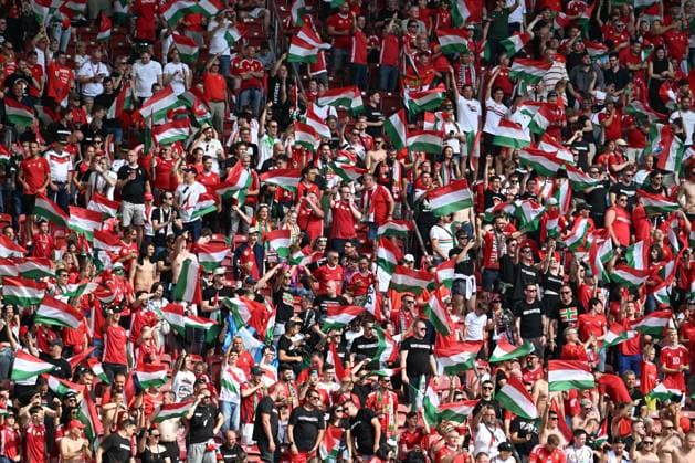 19 06 2024, xsltx, European Football Championship 2024, Germany Hungary emspor, v l symbol photo, symbol image, symbol fans, spectators, audience, tribute Hungarian fans DFL DFB DFB REGULATIONS PROHIBIT ANY USE OF PHOTOGRAPHS as IMAGE SEQUENCES and or QUASI VIDEO Stuttgart