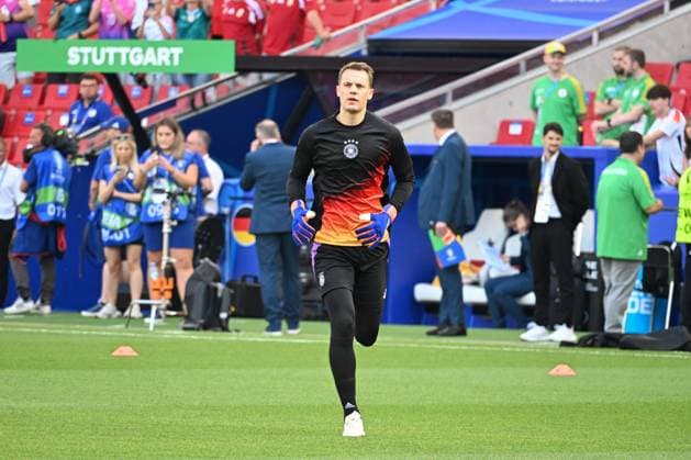 19 06 2024, xsltx, European Football Championship 2024, Germany Hungary emspor, v l Manuel Neuer Germany, 1 DFL DFB REGULATIONS PROHIBIT ANY USE OF PHOTOGRAPHS as IMAGE SEQUENCES and or QUASI VIDEO Stuttgart