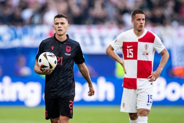 UEFA EURO 2024 Albania Croatia 19 06 2024 Krstijan Aslani Albania, 21 , Mario Pasalic Croatia, 15 UEFA EURO 2024 Albania Croatia Volksparkstadion, Hamburg 19 06 2024 Copyright: xBEAUTIFULxSPORTS Buriakovx