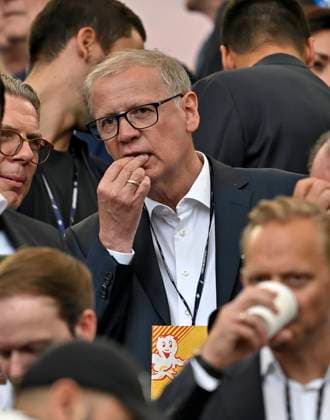 19 06 2024, Football UEFA EURO 2024, preliminary round, match day 2, Germany Hungary, in the Stuttgart Arena Günther Jauch Germany eats popcorn