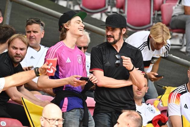 19 06 2024, xscotx, European Football Championship 2024, Germany Hungary, emspor, f l Thomas Hayo with son Stuttgart