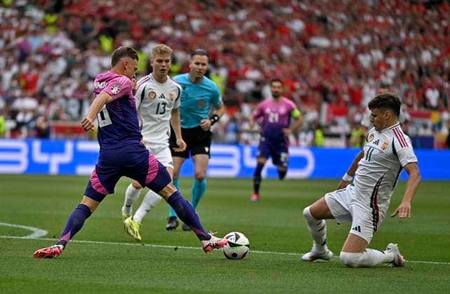 19 06 2024, Football UEFA EURO 2024, Preliminary round, Matchday 2, Germany Hungary, at Stuttgart Arena v l Josua Kimmich Germany v Milos Kerkez Hungary