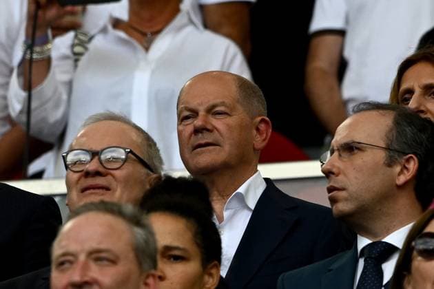 19 06 2024, xpsx, European Football Championship 2024, Germany Hungary emspor, v l Federal Chancellor Olaf Scholz DFL DFB REGULATIONS PROHIBIT ANY USE OF PHOTOGRAPHS as IMAGE SEQUENCES and or QUASI VIDEO Stuttgart