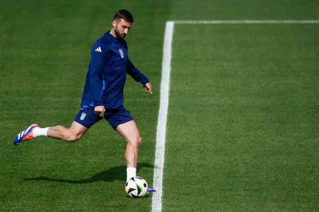 Italy training Bryan Cristante of Italy kicks the ball during Italy training on the eve of the UEFA EURO, EM, Europameisterschaft,Fussball 2024 group stage football match against Spain. Hemberg-Stadion Germany Copyright: xNicolòxCampox