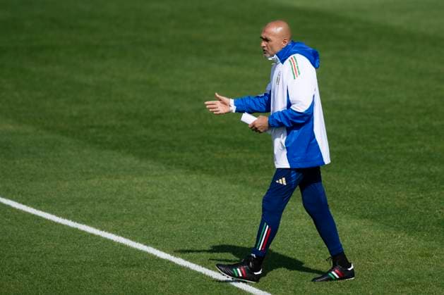 Italy training Luciano Spalletti, head coach of Italy, gestures during Italy training on the eve of the UEFA EURO, EM, Europameisterschaft,Fussball 2024 group stage football match against Spain. Hemberg-Stadion Germany Copyright: xNicolòxCampox