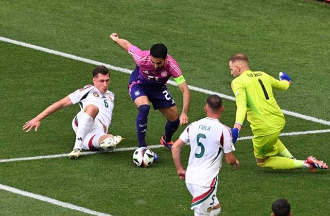 19 06 2024, xjhx, European Football Championship 2024, Germany Hungary emspor, v l Willi Orban Hungary , Ilkay Gündogan German National Football Team DFB , Peter Gulacsi Hungary , Attila Fiola Hungary UEFA REGULATIONS PROHIBIT ANY USE OF PHOTOGRAPHS as IMAGE SEQUENCES and or QUASI VIDEO Stuttgart