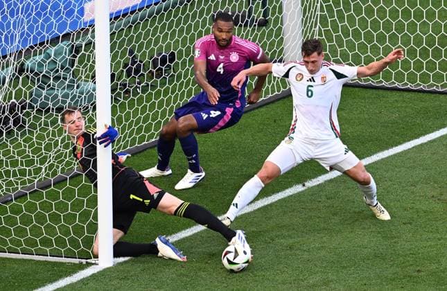 19 06 2024, xjhx, European Football Championship 2024, Germany Hungary emspor, v l Manuel Neuer German National Football Team DFB , Jonathan Tah German National Football Team DFB , Willi Orban Hungary UEFA REGULATIONS PROHIBIT ANY USE OF PHOTOGRAPHS as IMAGE SEQUENCES and or QUASI VIDEO Stuttgart
