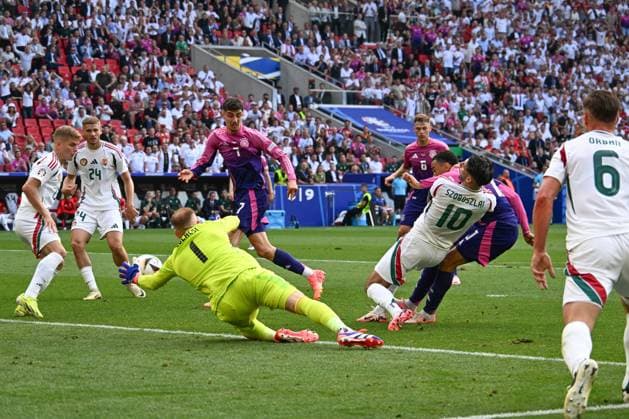 19 06 2024, xsltx, Football EM 2024, Germany Hungary emspor, v l Jamal Musiala Germany, 10 schiesst Tor, schießt, Torschuetze, erzielt Tor, Treffer, scores the goal 1 0 DFL DFB REGULATIONS PROHIBIT ANY USE OF PHOTOGRAPHS as IMAGE SEQUENCES and or QUASI VIDEO Stuttgart