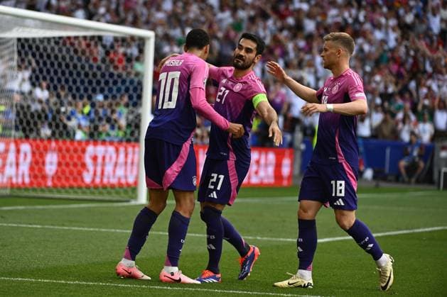 19 06 2024, xpsx, European Football Championship 2024, Germany Hungary emspor, v l goal celebration after the goal celebrating the goal celebrate 1 0 by Jamal Musiala German national football team DFB Ilkay Gündogan German national football team DFB Maximilian Mittelstädt German national football team DFB DFL DFB REGULATIONS PROHIBIT ANY USE OF PHOTOGRAPHS as IMAGE SEQUENCES and or QUASI VIDEO Stuttgart