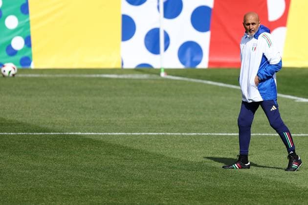 Training Session Luciano Spalletti, head coach of Italy during Italy training session on the eve of their UEFA EURO, EM, Europameisterschaft,Fussball 2024 Group B football match against Spain at Hemberg-Stadion on June 19, 2024 in Iserlohn, Germany . Iserlohn Hemberg-Stadion Germany Copyright: xMarcoxCanonierox
