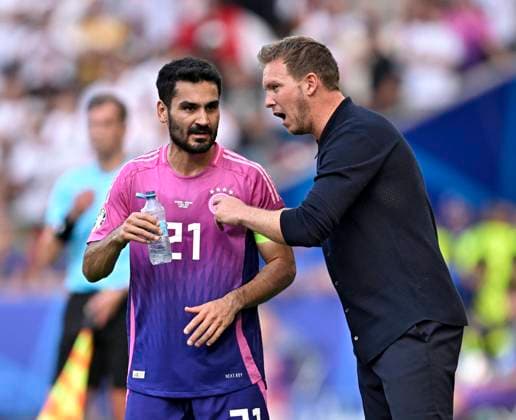 19 06 2024, Football UEFA EURO 2024, preliminary round, match day 2, Germany Hungary, in the Stuttgart Arena v l Ilkay Gündogan Germany with coach Julian Nagelsmann Germany