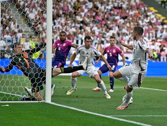 19 06 2024, Football UEFA EURO 2024, Preliminary round, Matchday 2, Germany Hungary, at Stuttgart Arena Goalkeeper Manuel Neuer Germany defends the ball