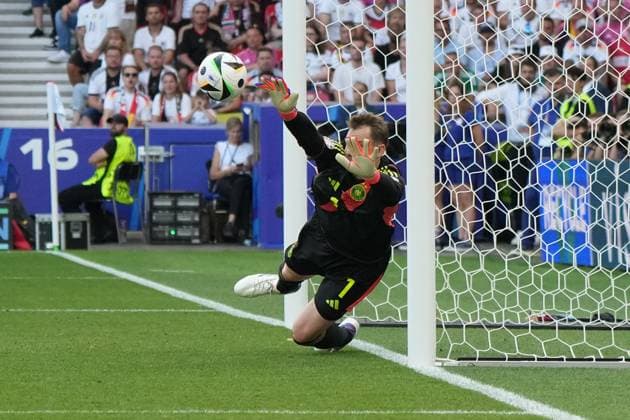 Goalkeeper Manuel Neuer Germany, Germany, 01 saves Willi Orbans header Hungary, Hungary, 06 Stuttgart 19 06 2024 Germany vs Hungary, EURO2024, Group A, M14, EM Arena Stuttgart