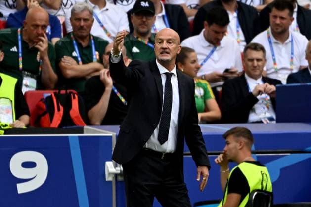 19 06 2024, xpsx, Football EM 2024, Germany Hungary emspor, v l coach Marco Rossi Hungary gives instructions, gesticulates, gesticulate with arms gives instructions, gesticulate DFL DFB REGULATIONS PROHIBIT ANY USE OF PHOTOGRAPHS as IMAGE SEQUENCES and or QUASI VIDEO Stuttgart
