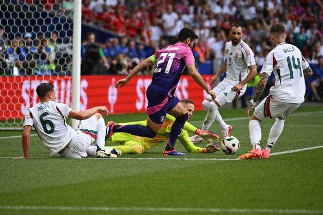 19 06 2024, xpsx, European Football Championship 2024, Germany Hungary emspor, v l Peter Gulacsi Hungary Ilkay Gündogan German National Football Team DFB Bendeguz Bolla Hungary duel, action, action, battle for the ball DFL DFB REGULATIONS PROHIBIT ANY USE OF PHOTOGRAPHS as IMAGE SEQUENCES and or QUASI VIDEO Stuttgart
