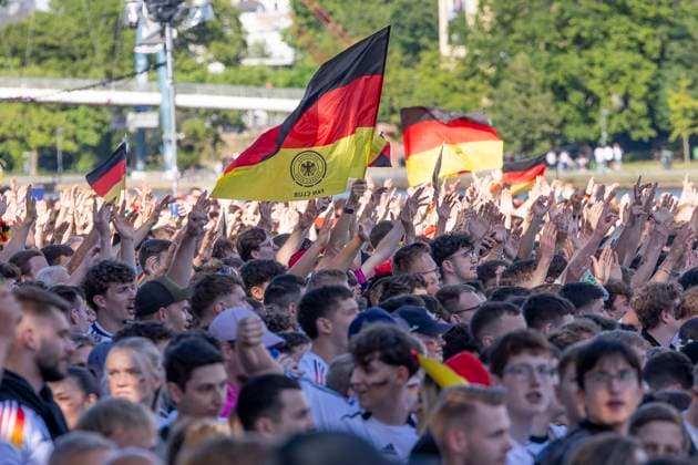 Fanzone Fan Mile Frankfurt am Main, 19 06 2024 Germany Fhane, Flag, Flag, Fanzone Fan Mile Frankfurt, Frankfurt am Main, Fanzone Fan Mile, 19 6 2024 Copyright: xBEAUTIFULxSPORTS Gawlikx