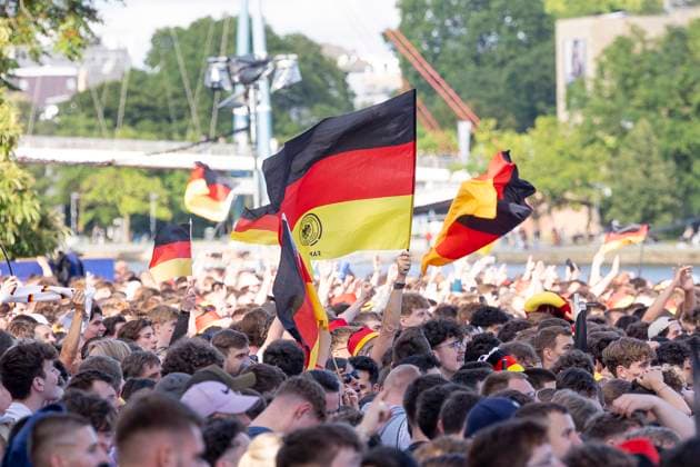 Fanzone Fan Mile Frankfurt am Main, 19 06 2024 Cheering celebrating fans after a goal for Germany, with flags, flags Fanzone Fan Mile Frankfurt, Frankfurt am Main, Fanzone Fan Mile, 19 6 2024 Copyright: xBEAUTIFULxSPORTS Gawlikx