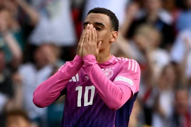 19 06 2024, xpsx, Football EM 2024, Germany Hungary emspor, v l Jamal Musiala Deutsche Fussball Nationalmannschaft DFB DFL DFB REGULATIONS PROHIBIT ANY USE OF PHOTOGRAPHS as IMAGE SEQUENCES and or QUASI VIDEO Stuttgart