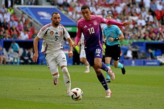 19 06 2024, xpsx, Football EM 2024, Germany Hungary emspor, v l Attila Fiola Hungary Jamal Musiala German national football team DFB Zweikampf, action, action, battle for the ball DFL DFB REGULATIONS PROHIBIT ANY USE OF PHOTOGRAPHS as IMAGE SEQUENCES and or QUASI VIDEO Stuttgart
