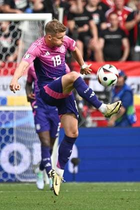 19 06 2024, xscotx, European Football Championship 2024, Germany Hungary, emspor, v l Maximilian Mittelstaedt Mittelstädt, Germany, 18 on the ball, plays the ball Stuttgart