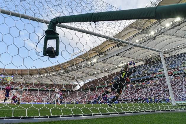 19 06 2024, xscotx, European Football Championship 2024, Germany Hungary, emspor, v l Manuel Neuer Germany, 1 save, holds the ball, catches the ball, parries Stuttgart