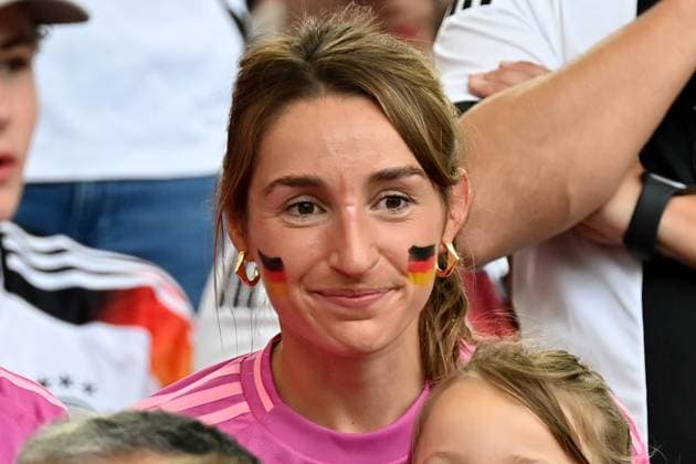 19 06 2024, xjrdrx, Football EM 2024, Germany Hungary emspor, v l Lena Wurzenberger girlfriend of coach Julian Nagelsmann German national football team DFB DFL DFB REGULATIONS PROHIBIT ANY USE OF PHOTOGRAPHS as IMAGE SEQUENCES and or QUASI VIDEO Stuttgart