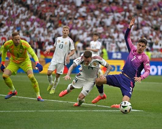19 06 2024, Football UEFA EURO 2024, Preliminary round, Matchday 2, Germany Hungary, at Stuttgart Arena f l Goalkeeper Peter Gulacsi Hungary , Andras Schäfer Hungary Bendeguz Bolla Hungary vs Kai Havertz Germany
