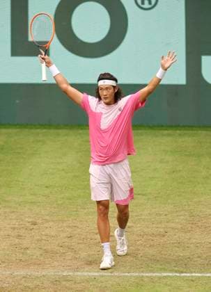 photo Zhizhen ZHANG CHN defeats No. 3 seed Daniil MEDVEDEV in the 2nd round in a hard-fought 3 sets Tennis Tournament Terra Wortmann Cup at Gerry Weber Sportpark OWL Arena in Halle Westfalen Wed 19 06 2024