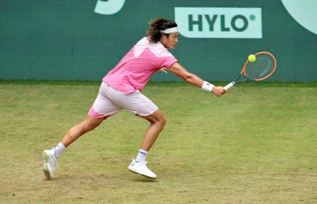 photo Zhizhen ZHANG CHN defeats No. 3 seed Daniil MEDVEDEV in the 2nd round in a hard-fought 3 sets Tennis Tournament Terra Wortmann Cup at Gerry Weber Sportpark OWL Arena in Halle Westfalen Wed 19 06 2024