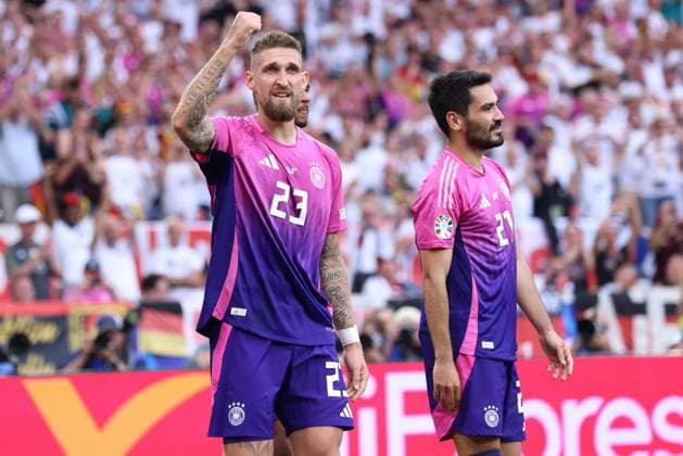 Soccer UEFA EURO 2024 Group Stage 2 Matchday Germany Hungary on 19 06 2024 at the Stuttgart Arena in Stuttgart Robert Andrich Germany cheers xMSx