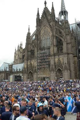 Football Fans Party In Cologne Ahead Of Upcoming Game Of UEFA Between Switzerland And Scotland Thousands of both Switzerland and Scotland football fans are gathering in front of Dom Cathedral in Cologne, Germany, on June 19, 2024, ahead of tonight s UEFA game between Switzerland and Scotland at Cologne RheinEnergie Stadium. Cologne Germany  Copyright: xYingxTangx originalFilename:tang-notitle240619_npcjo.jpg